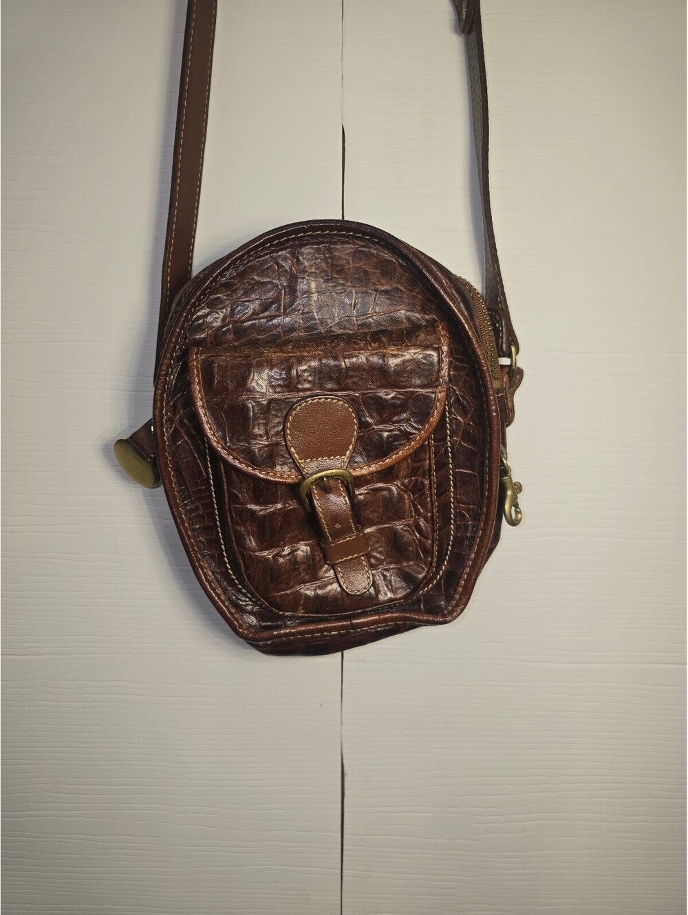 Vintage Brahmin Pecan Brown Crocodile Embossed Leather Crossbody Bag Brass Charm